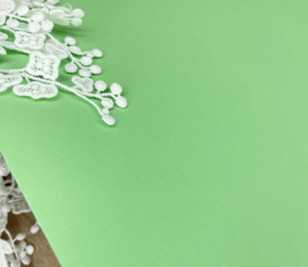 Дизайнерская бумага с содержанием вторичных волокон, цвет зеленый, плотность 260 гр., размер 35*50 см - Дизайнерская бумага