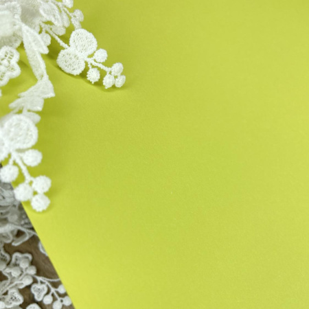 Дизайнерская бумага с содержанием вторичных волокон, цвет фисташковый, плотность 260 гр., размер 35*50 см