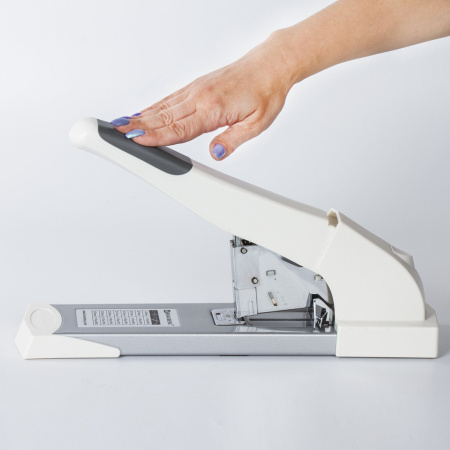 Степлер ЭНЕРГОСБЕРЕГАЮЩИЙ МОЩНЫЙ №24/6-23/24 BRAUBERG "Easy Press", до 200 листов, БЕЗ УСИЛИЙ, 227719 - Степлеры мощные