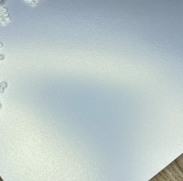 Дизайнерская бумага Shyne, цвет белый с золотистым отливом, плотность 290 гр., размер 35*50 см - Дизайнерская бумага