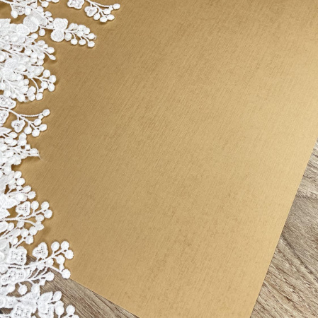 Дизайнерская бумага с односторонним тиснением лен, цвет кофе с молоком, плотность 290 гр., размер 35*50 см