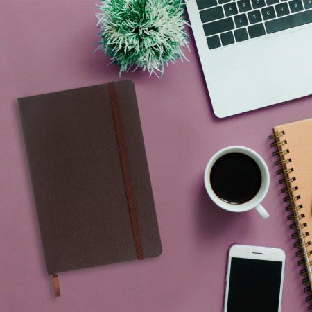 Блокнот А5 (148x218 мм), BRAUBERG "Metropolis", балакрон, 80 л., резинка, клетка, коричневый, 111586 - Бизнес-блокноты и бизнес-тетради