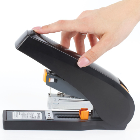 Степлер ЭНЕРГОСБЕРЕГАЮЩИЙ МОЩНЫЙ №24/6-23/13 BRAUBERG "Easy Press", до 100 листов, БЕЗ УСИЛИЙ, 224350 - Степлеры мощные