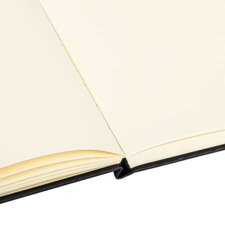 Скетчбук, слоновая кость 140 г/м2 130х210 мм, 80 л., КОЖЗАМ, резинка, BRAUBERG ART CLASSIC, черный, 113194 - Альбомы, скетчбуки и бумага для графики и эскизов