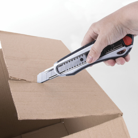 Нож канцелярский мощный 18 мм BRAUBERG "Heavy duty", автофиксатор, резиновые вставки, металл, 237158 - Ножи канцелярские универсальные