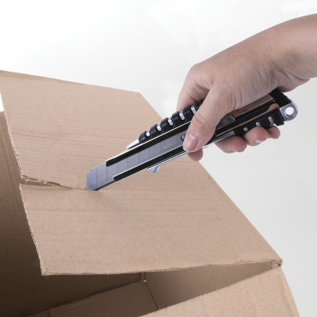 Нож канцелярский 18 мм BRAUBERG "Metallic", роликовый фиксатор, резиновые вставки, металл, 237159 - Ножи канцелярские универсальные