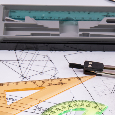 Набор чертежный GLOBUS с циркулем 125 мм, 9 предметов, пластиковый пенал с европодвесом, НЧ9-30-60 - Наборы чертежные