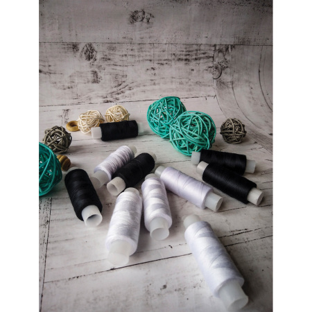 Набор швейных ниток, 10 штук (5 белых и 5 черных) по 150 м, прочные, 45 ЛЛ, ОСТРОВ СОКРОВИЩ, 662790 - Нитки швейные