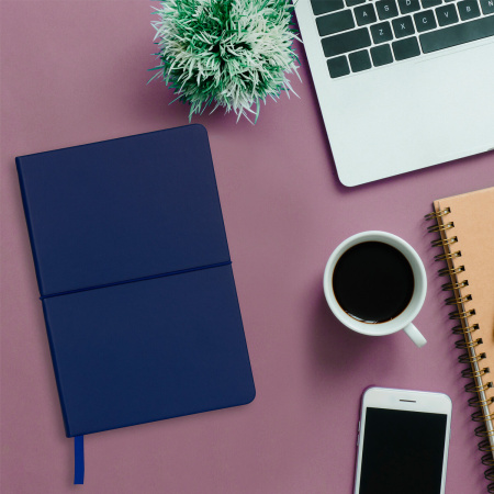 Блокнот А5 (148x218 мм), BRAUBERG "Metropolis X", под кожу, 80 л., резинка, клетка, темно-синий, 111031 - Бизнес-блокноты и бизнес-тетради