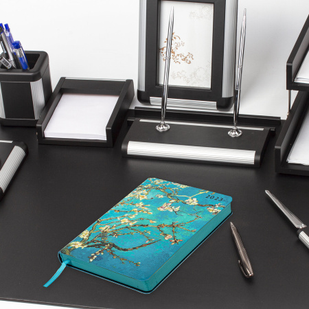 Ежедневник датированный 2023 А5 138x213 мм BRAUBERG "Vista", под кожу, гибкий, "Цветущий миндаль", 114124 - Ежедневники с покрытием "под кожу и ткань"