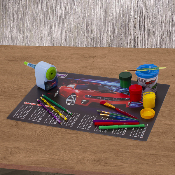 Настольное покрытие ЮНЛАНДИЯ, А3+, пластик, 46x33 см, "Red Car", 270398 - Коврики настольные детские