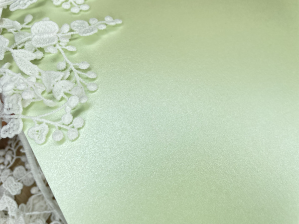 Дизайнерская бумага Shyne, цвет светло-зеленый, плотность 290 гр., размер 35*50 см - Дизайнерская бумага