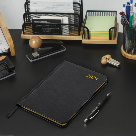 Еженедельник датированный 2024 А5 145х215 мм, BRAUBERG "Iguana", под кожу, черный, 115024 - Еженедельники