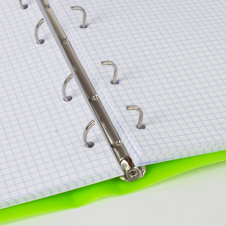 Тетрадь на кольцах А5 175х220 мм, 120 л., пластик, клетка, с резинкой, BRAUBERG, зеленая, 403569 - Тетради на кольцах и сменные блоки к ним