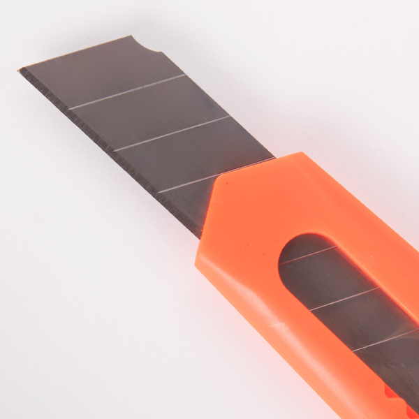 Нож канцелярский 18 мм BRAUBERG "Classic", фиксатор, корпус ассорти, упаковка с европодвесом, 230917 - Ножи канцелярские универсальные