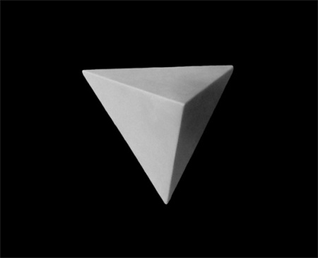 Правильная пирамида 3 гранная, 15 см., гипс (арт.30-308)