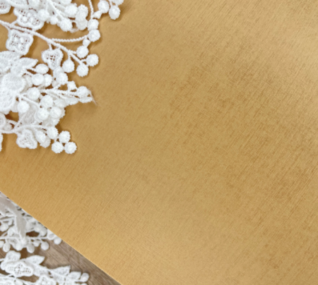 Дизайнерская бумага с односторонним тиснением лен, цвет кофе с молоком, плотность 290 гр., размер 35*50 см - Дизайнерская бумага