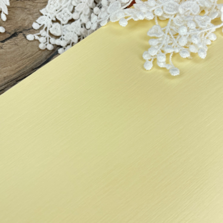 Дизайнерская бумага с односторонним тиснением лен, цвет светло-желтый, плотность 290 гр., размер 35*50 см