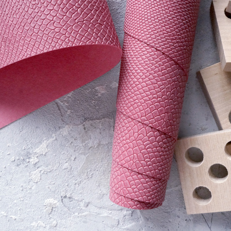 Переплетный кожзам (Италия), тиснение питон, темно-розовый, отрез 35*50 см