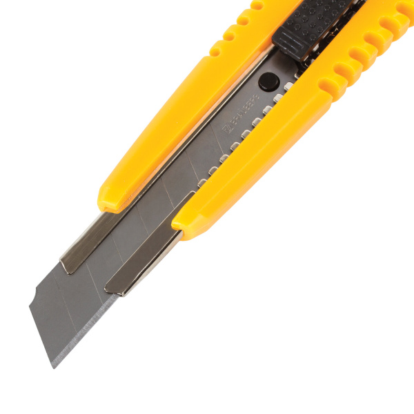 Нож канцелярский 18 мм BRAUBERG "Standard", 3 лезвия в комплекте, автофиксатор, корпус ассорти, 230918 - Ножи канцелярские универсальные