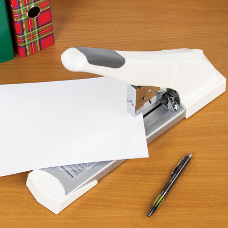 Степлер ЭНЕРГОСБЕРЕГАЮЩИЙ МОЩНЫЙ №24/6-23/24 BRAUBERG "Easy Press", до 200 листов, БЕЗ УСИЛИЙ, 227719 - Степлеры мощные