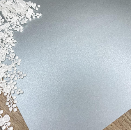 Дизайнерская бумага с перламутровым покрытием, цвет платиновый, плотность 230 гр., размер 34*34 см (уцененный товар)