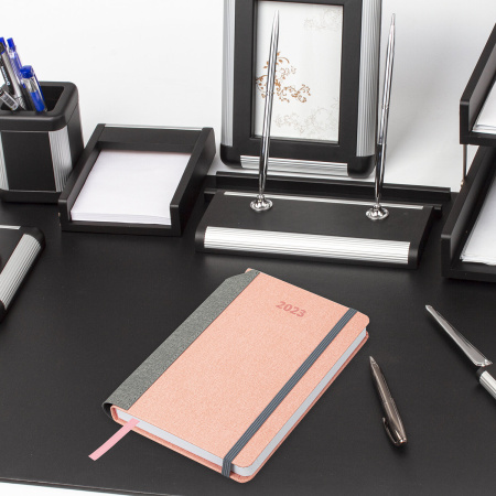 Ежедневник датированный 2023 А5 138x213 мм BRAUBERG "Mosaic", под кожу, розовый, 114084 - Ежедневники с покрытием "под кожу и ткань"