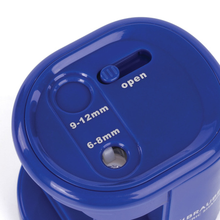 Точилка электрическая BRAUBERG "STANDARD", 2 отверстия для карандашей (включая утолщенные), питание от 4 батареек АА, 228423 - Точилки электрические