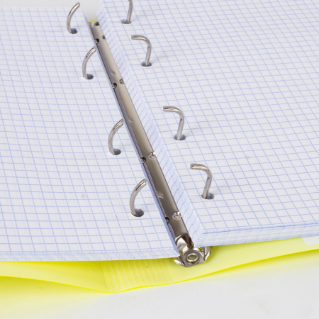 Тетрадь на кольцах А5 175х220 мм, 120 л., пластик, клетка, с резинкой, BRAUBERG, желтая, 403570 - Тетради на кольцах и сменные блоки к ним