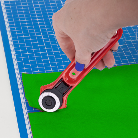 Нож раскройный роликовый 28 мм BRAUBERG, круглое лезвие, 238090 - Ножи специальные