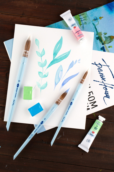 Кисть из колонка и белой синтетики Белые ночи, круглая, ручка короткая голубая матовая со скосом, пластиковая обойма, № 10 - Кисти художественные смесевой ворс (микс)