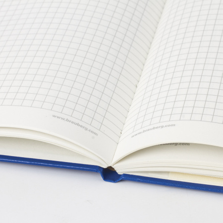 Блокнот А5 (148x218 мм), BRAUBERG "Metropolis", балакрон, 80 л., резинка, клетка, синий, 111582 - Бизнес-блокноты и бизнес-тетради
