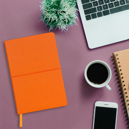 Блокнот А5 (148x218 мм), BRAUBERG "Metropolis X", под кожу, 80 л., резинка, клетка, оранжевый, 111032 - Бизнес-блокноты и бизнес-тетради