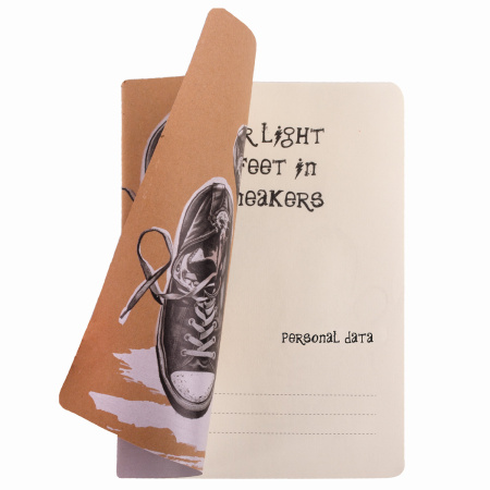 Тетрадь 40 л. в клетку обложка КРАФТ, бежевая бумага 70 г/м2, сшивка, А5 (147х210 мм), SNEAKERS, BRAUBERG, 403759 - Тетради 40-48 листов