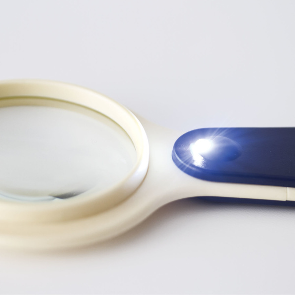 Лупа просмотровая STAFF "Manager", С ПОДСВЕТКОЙ, диаметр 50 мм, увеличение 5, корпус сине-бежевый, 454125 - Лупы