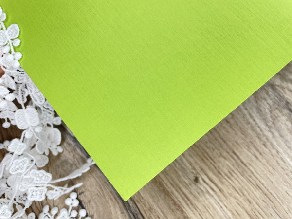 Дизайнерская бумага с односторонним тиснением лен, цвет салатный, плотность 290 гр., размер 35*50 см - Дизайнерская бумага