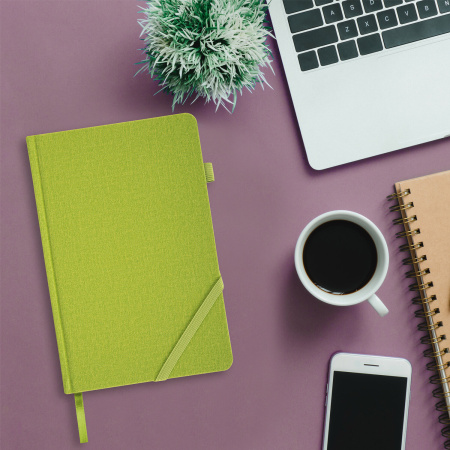 Ежедневник недатированный А5 138x213 мм BRAUBERG "Finest" под кожу, резинка, 136 л., зеленый, 111868 - Ежедневники с покрытием "под кожу и ткань"