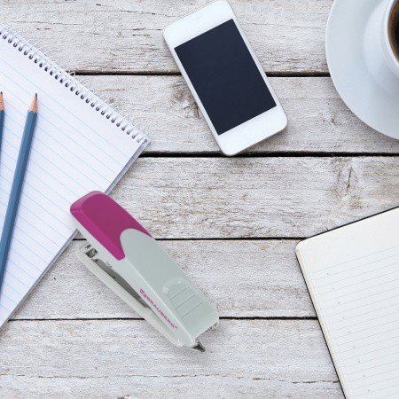 Степлер №10 BRAUBERG "Delta", до 12 листов, с резиновой накладкой и антистеплером, серый, розовая вставка, 222556 - Степлеры настольные