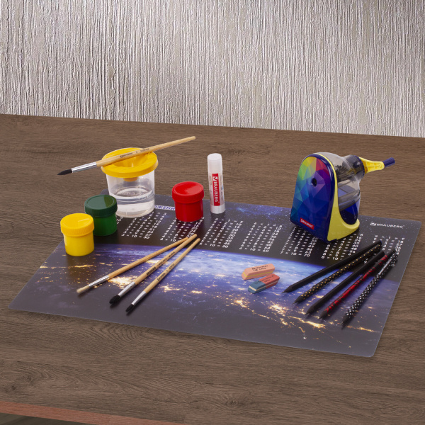 Настольное покрытие BRAUBERG, А3+, пластик, 46x33 см, "Space", 270402 - Коврики настольные детские