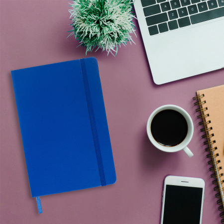 Блокнот А5 (148x218 мм), BRAUBERG "Metropolis", балакрон, 80 л., резинка, клетка, синий, 111582 - Бизнес-блокноты и бизнес-тетради