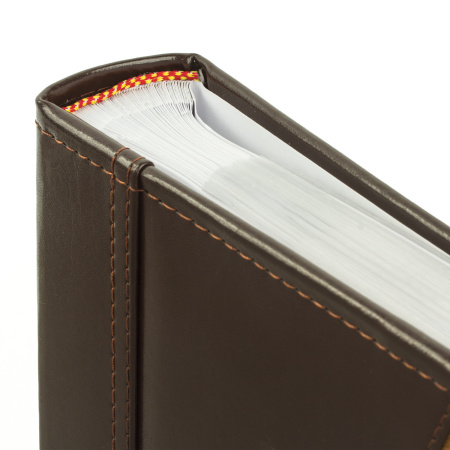 Фотоальбом BRAUBERG на 200 фото 10х15 см, под гладкую кожу, бумажные страницы, застежка, темно-коричневый, 390479 - Фотоальбомы