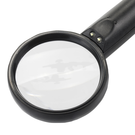 Лупа просмотровая BRAUBERG, С ПОДСВЕТКОЙ, диаметр 75 мм, увеличение 3, корпус черный, 454130 - Лупы