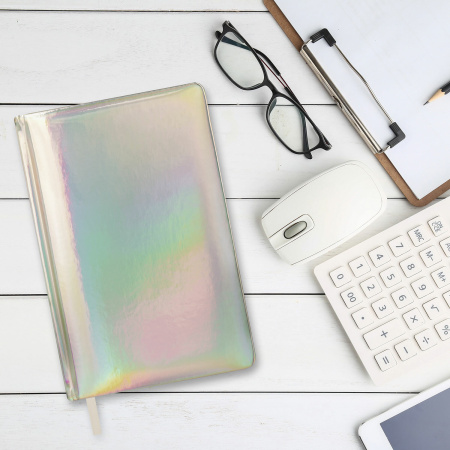 Ежедневник недатированный А5 138х213 мм BRAUBERG "Holiday" под кожу, 136 л., серебристый, 111867 - Ежедневники с покрытием "под кожу и ткань"