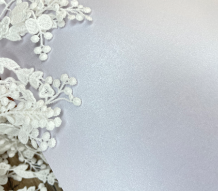 Дизайнерская бумага Shyne, цвет белый с серым отливом, плотность 290 гр., размер 35*50 см - Дизайнерская бумага