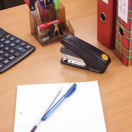 Степлер ЭНЕРГОСБЕРЕГАЮЩИЙ №24/6 - 24/8 BRAUBERG "Easy Press", до 40 листов, БЕЗ УСИЛИЙ, 228742 - Степлеры настольные