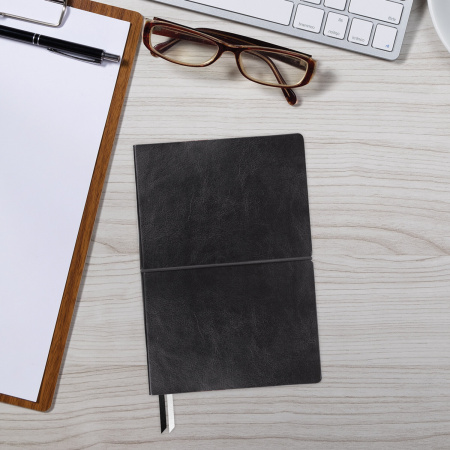 Блокнот А5 (148х218 мм), BRAUBERG "Black Jack", 128 л., гладкий кожзам, резинка, клетка, черный, 125240 - Бизнес-блокноты и бизнес-тетради