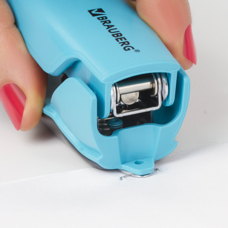 Степлер №24/6, 26/6 BRAUBERG "ULTRA", до 30 листов, с антистеплером, голубой, 228757 - Степлеры настольные