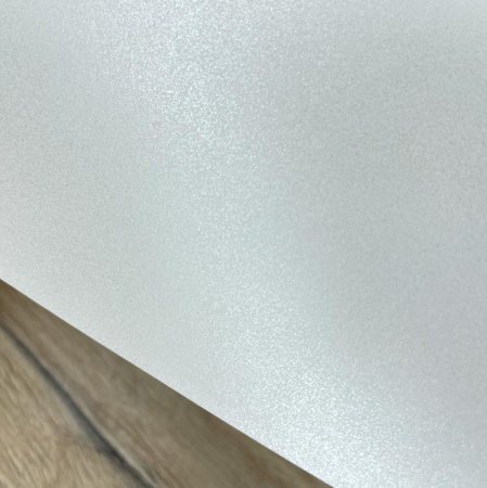 Дизайнерская бумага с перламутровым покрытием, цвет ледяной белый, плотность 230 гр., размер 35*50 см