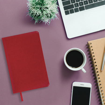 Ежедневник недатированный А5 138х213 мм BRAUBERG "Rainbow" под кожу, 136 л., красный, 111667 - Ежедневники с покрытием "под кожу и ткань"