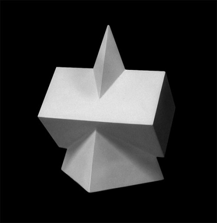 Сечение параллелепипеда в пирамиде 20 см. (30-319)